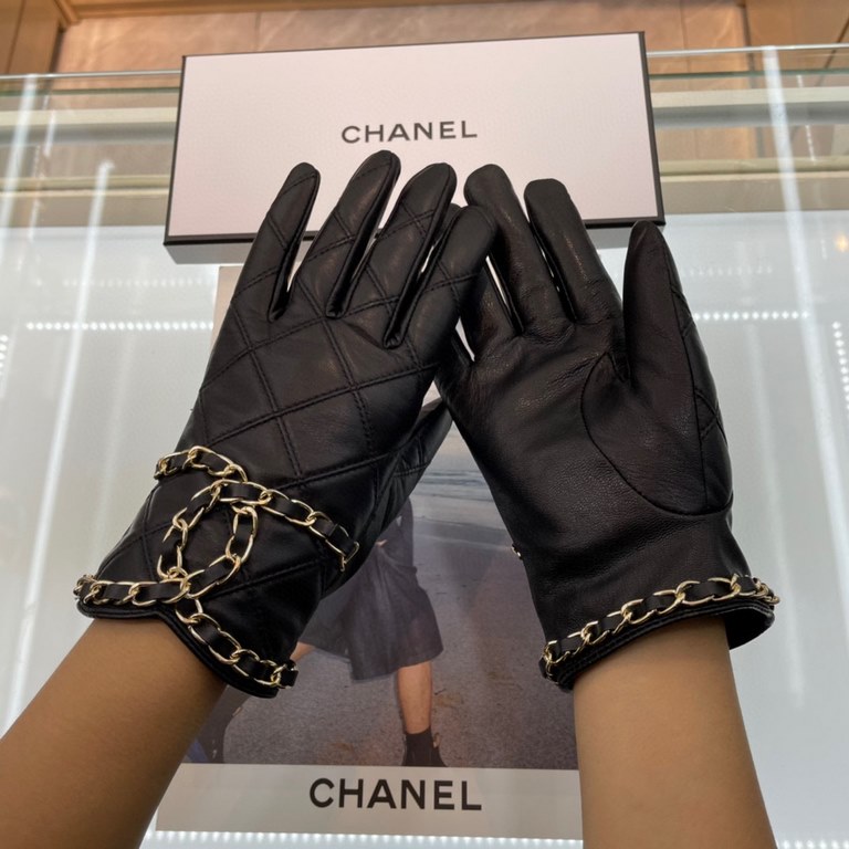 Chanel Chanel latest chain  full hand knitted double C    touch screen gloves, made of imported Esse sheepskin  , silk lining [hee-haw] [hee-haw] cost-effective is very high,   , the goddess must-have