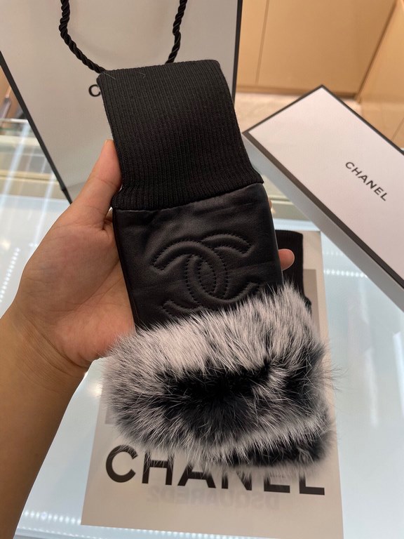 Chanel Chanel fall and winter short lazy rabbit hair gloves   worth comparing     the same paragraph different quality, kill the market poor product, imported a first-class sheepskin  lazy rabbit hair lining padded hand 