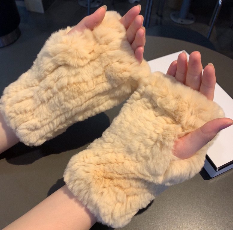 with packagingChanel Chanel 2022 fall and winter lazy rabbit hair open-fingered half cut gloves   goddesses set of beauty must-have single product, worth comparing     the same paragraph of different qualities, kill the 