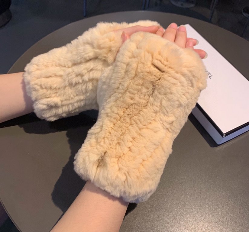 with packagingChanel Chanel 2022 fall and winter lazy rabbit hair open-fingered half cut gloves   goddesses set of beauty must-have single product, worth comparing     the same paragraph of different qualities, kill the 