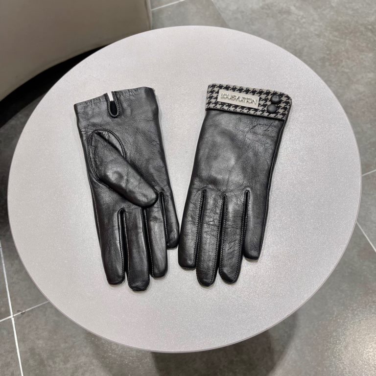 New exclusive first   touch screen gloves LV [original quality] women's new high-grade sheepskin gloves    goddess preferred can not be missed   Imported sheepskin The leather is soft and delicate recognized imported she