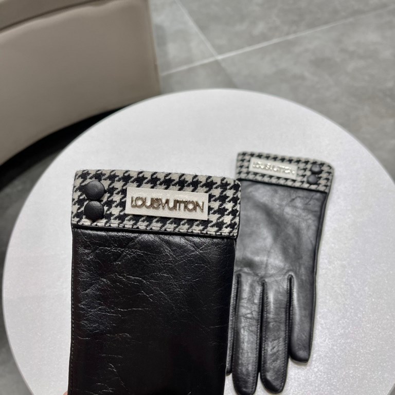 New exclusive first   touch screen gloves LV [original quality] women's new high-grade sheepskin gloves    goddess preferred can not be missed   Imported sheepskin The leather is soft and delicate recognized imported she