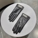 New exclusive first   touch screen gloves LV [original quality] women's new high-grade sheepskin gloves    goddess preferred can not be missed   Imported sheepskin The leather is soft and delicate recognized imported she