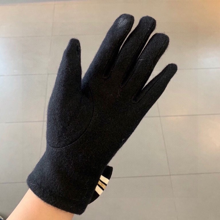 Chanel fall and winter women's touch screen gloves    wool  cute butterfly   padded lining soft and cozy driving recommended models