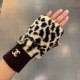 Chanel ~ Chanel's latest suede leopard print half-finger models fashion gloves women's taste ultra-comfortable recommended models     average size three colors to choose from beige and white