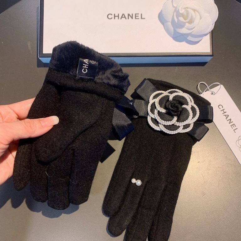 Chanel Chanel counter new   wool gloves, fashion gloves,    fall and winter warm padded lining, super fairy camellia, on the hand of super comfortable and soft, versatile! With box   average size