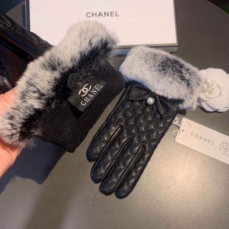 .Chanel Chanel 2022 fall and winter lazy rabbit hair messy embroidery   Sheepskin gloves   mobile touch screen, worth comparing    the same paragraph of different qualities, kill the market poor products, imported first-