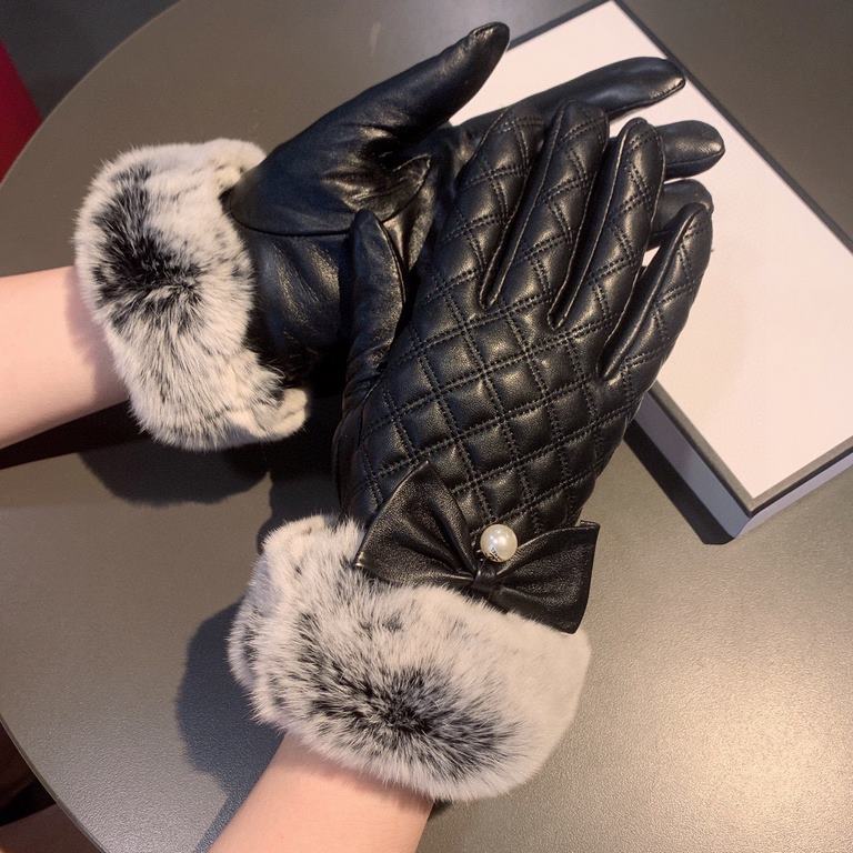 .Chanel Chanel 2022 fall and winter lazy rabbit hair messy embroidery   Sheepskin gloves   mobile touch screen, worth comparing    the same paragraph of different qualities, kill the market poor products, imported first-