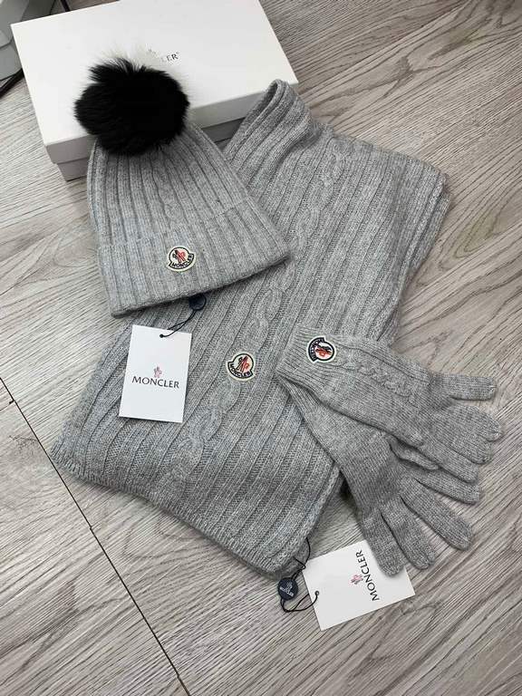 Masked mouth. [Three-piece wool suit fox hair hat  scarf  gloves] classic suit hat! Warm and super comfortable ~ winter Miss ageing artifacts Oh ~ this winter you are just short of such a set of suit hat la ~ and warm an