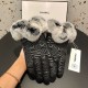 With a full set of packaging Chanel Chanel 2021 fall and winter lazy rabbit hair   embroidery double C sheepskin gloves   cell phone touch screen, worth comparing    the same paragraph of different qualities, kill the ma