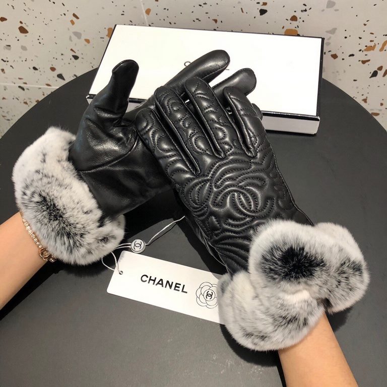 With a full set of packaging Chanel Chanel 2021 fall and winter lazy rabbit hair   embroidery double C sheepskin gloves   cell phone touch screen, worth comparing    the same paragraph of different qualities, kill the ma