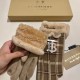 P with packaging, Burberry BURBERRY counter new wool touch screen gloves fashion gloves, fall and winter warm padded lining, classic plaid, super comfortable and soft on the hand, versatile average code