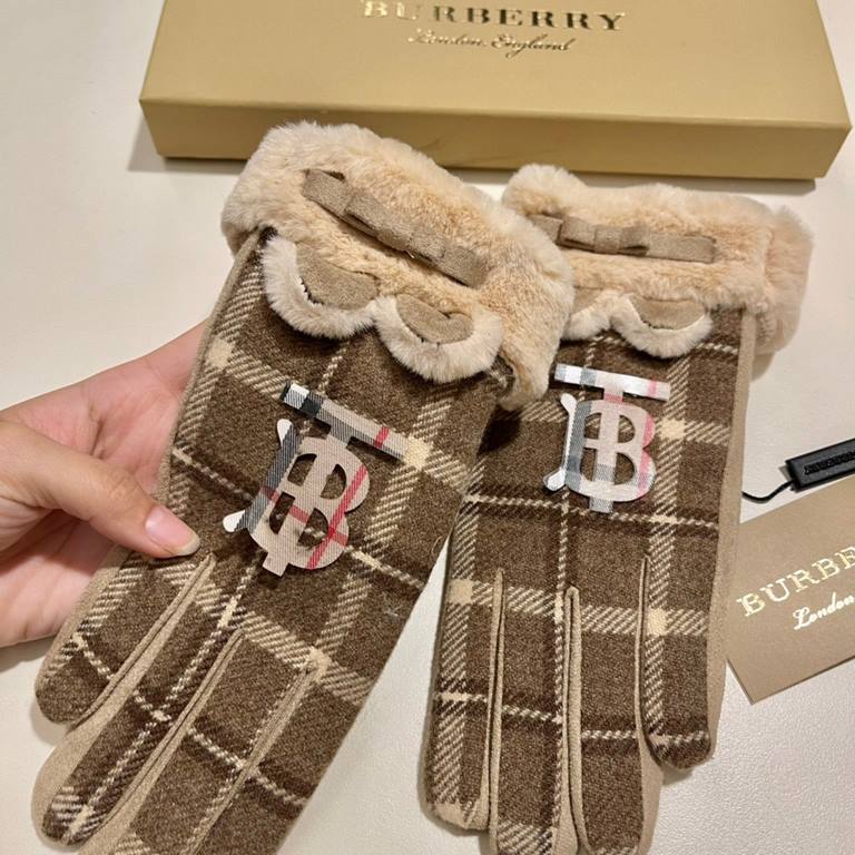 P with packaging, Burberry BURBERRY counter new wool touch screen gloves fashion gloves, fall and winter warm padded lining, classic plaid, super comfortable and soft on the hand, versatile average code