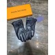 Embroidery touch screen women's gloves LV [original quality] official website synchronization women's new high-grade sheepskin gloves    goddess preferred can not be missed    hundred percent of the selection of imported