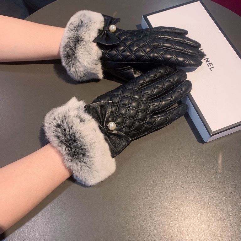 .Chanel Chanel 2022 fall and winter lazy rabbit hair messy embroidery   Sheepskin gloves   mobile touch screen, worth comparing    the same paragraph of different qualities, kill the market poor products, imported first-