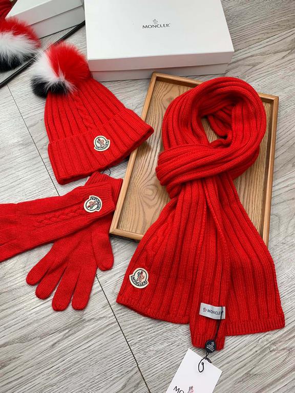 Monmouth. [Three-piece wool suit fox hair hat  scarf  gloves] classic set hat! Warm and super comfortable ~ winter miss ageing artifacts Oh ~ this winter you are just short of such a set of suit hat la ~ and warm and sty