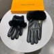 Louis Vuitton LV2022 fall and winter lazy rabbit hair sheepskin embroidered gloves   mobile touch screen, worth comparing     the same paragraph different quality, kill the market poor product, imported a first-class she