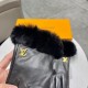 Louis Vuitton LV2022 fall and winter lazy rabbit hair sheepskin embroidered gloves   mobile touch screen, worth comparing     the same paragraph different quality, kill the market poor product, imported a first-class she