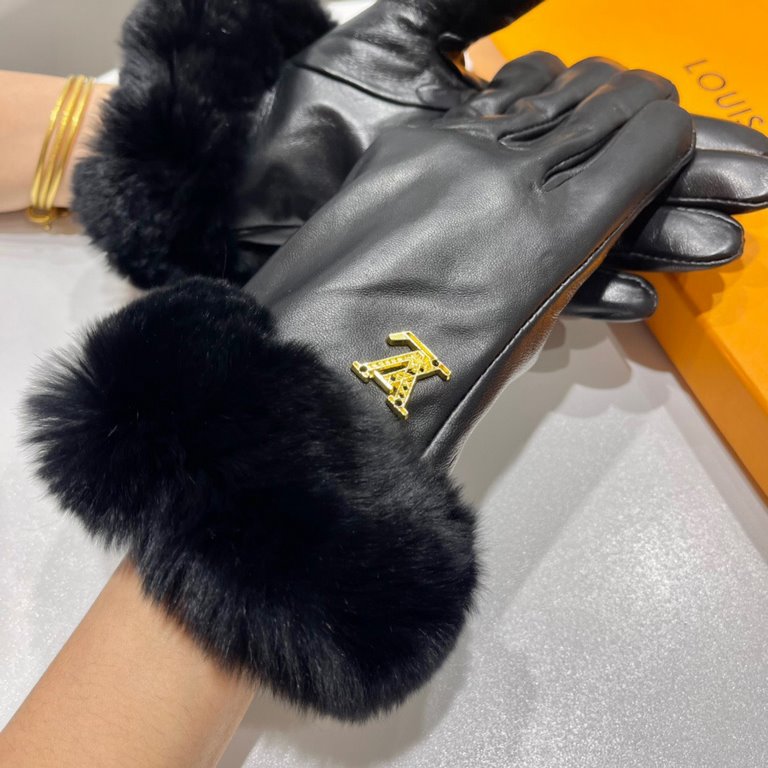 Louis Vuitton LV2022 fall and winter lazy rabbit hair sheepskin embroidered gloves   mobile touch screen, worth comparing     the same paragraph different quality, kill the market poor product, imported a first-class she