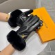 Louis Vuitton LV2022 fall and winter lazy rabbit hair sheepskin embroidered gloves   mobile touch screen, worth comparing     the same paragraph different quality, kill the market poor product, imported a first-class she