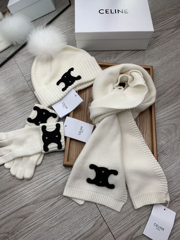 Celine. [Three-piece wool suit fox hair hat  scarf  gloves] classic suit hat! Warm and super comfortable ~ winter Miss ageing artifacts Oh ~ this winter you are missing such a set of suit hat la ~ and warm and stylish! M