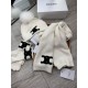 Celine. [Three-piece wool suit fox hair hat  scarf  gloves] classic suit hat! Warm and super comfortable ~ winter Miss ageing artifacts Oh ~ this winter you are missing such a set of suit hat la ~ and warm and stylish! M