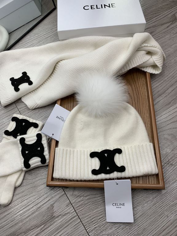 Celine. [Three-piece wool suit fox hair hat  scarf  gloves] classic suit hat! Warm and super comfortable ~ winter Miss ageing artifacts Oh ~ this winter you are missing such a set of suit hat la ~ and warm and stylish! M