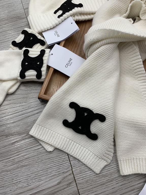 Celine. [Three-piece wool suit fox hair hat  scarf  gloves] classic suit hat! Warm and super comfortable ~ winter Miss ageing artifacts Oh ~ this winter you are missing such a set of suit hat la ~ and warm and stylish! M