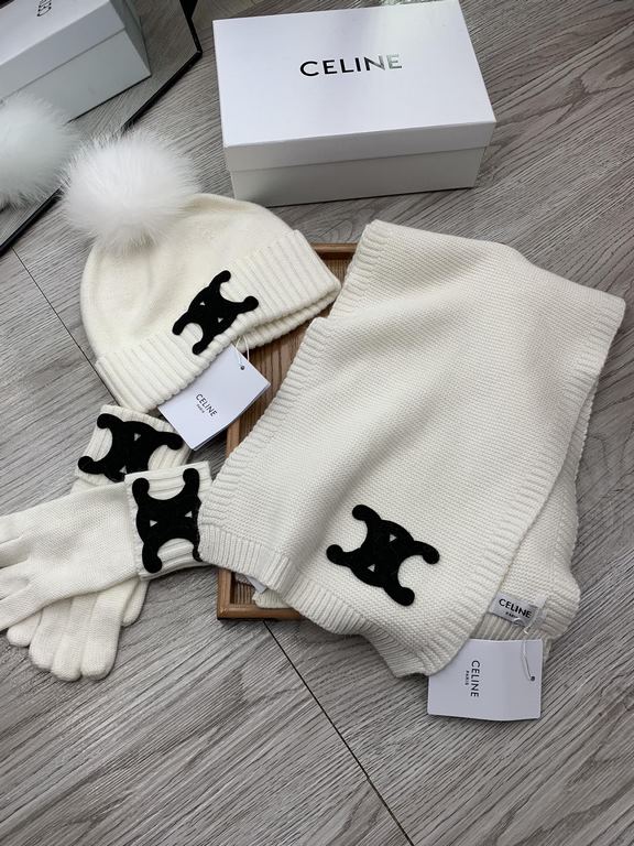 Celine. [Three-piece wool suit fox hair hat  scarf  gloves] classic suit hat! Warm and super comfortable ~ winter Miss ageing artifacts Oh ~ this winter you are missing such a set of suit hat la ~ and warm and stylish! M