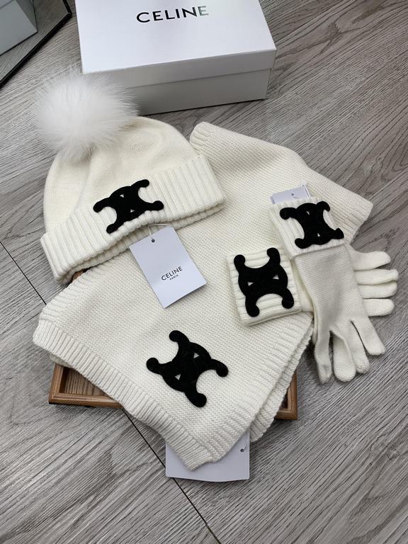 Celine. [Three-piece wool suit fox hair hat  scarf  gloves] classic suit hat! Warm and super comfortable ~ winter Miss ageing artifacts Oh ~ this winter you are missing such a set of suit hat la ~ and warm and stylish! M