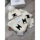 Celine. [Three-piece wool suit fox hair hat  scarf  gloves] classic suit hat! Warm and super comfortable ~ winter Miss ageing artifacts Oh ~ this winter you are missing such a set of suit hat la ~ and warm and stylish! M