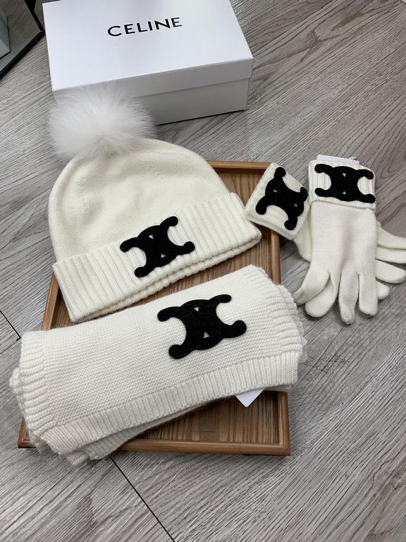 Celine. [Three-piece wool suit fox hair hat  scarf  gloves] classic suit hat! Warm and super comfortable ~ winter Miss ageing artifacts Oh ~ this winter you are missing such a set of suit hat la ~ and warm and stylish! M