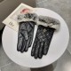 Louis Vuitton LV2022 fall and winter lazy rabbit hair sheepskin embroidered gloves   mobile touch screen, worth comparing     the same paragraph different quality, kill the market poor product, imported a first-class she