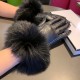 With packaging2022 CHANEL   Italian export original single tail single touch screen gloves, using top white goatskin  raccoon fur, absolute goddess set of beauty   noblewoman models feel softer and more delicate skin-fri