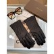 Pictures (women's models)   touch screen gloves BV couple models   [original quality] 100% selection of imported sheepskin Leather fine and soft Recognition of imported sheepskin has a feel    cashmere lining to keep war