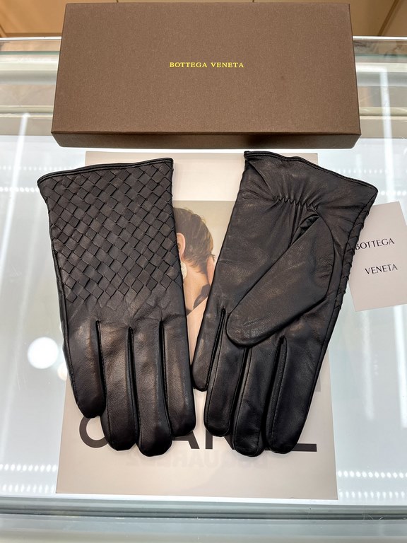 Pictures (men's)   touch screen gloves BV couple models   [original quality] 100% selection of imported sheepskin Leather fine and soft Recognition of imported sheepskin has a feel    cashmere lining to keep warm better 