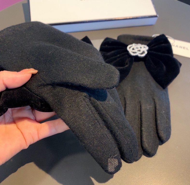 With boxChanel Chanel counter new wool gloves, beaded camellia   big bow   fashion gloves, fall and winter warm padded lining, super coy bow  , on the hand super comfortable and soft, versatile! average size