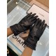 Chanel ~ Chanel's latest compilation twist   full touch screen gloves, using imported goatskin  , feminine Recommended models   , padded lining with a comfortable and warm belt!