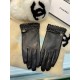 Chanel ~ Chanel's latest compilation twist   full touch screen gloves, using imported goatskin  , feminine Recommended models   , padded lining with a comfortable and warm belt!