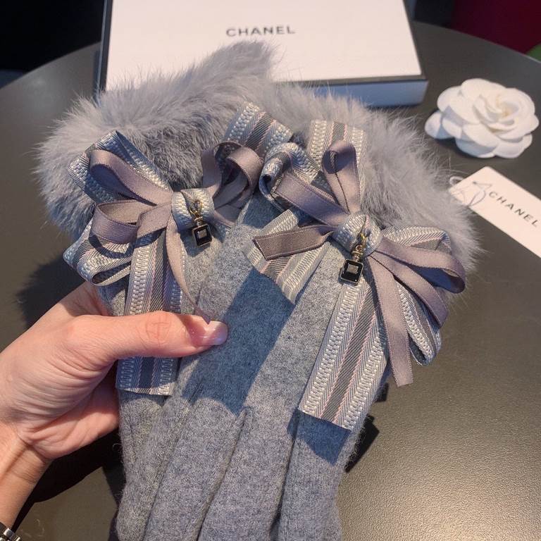 .Chanel Chanel 2022 fall and winter lazy rabbit wool wool gloves   worth comparing     the same paragraph of different quality, kill the market poor product, wool ten lazy rabbit hair lining padded   classic but not fash