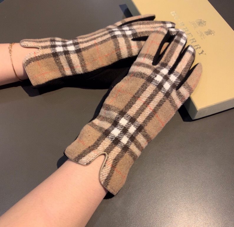 With packaging runBurberry BURBERRY counter new wool gloves, fashion gloves, fall and winter warm padded lining, classic plaid, super comfortable and soft on the hand, versatile! average size