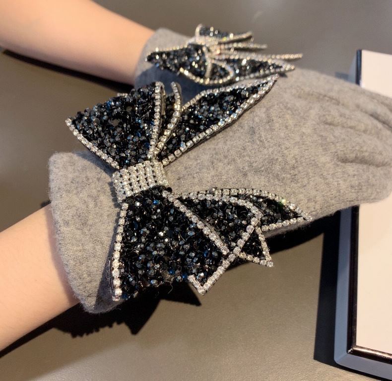 With boxChanel Chanel counter new wool gloves, big bow applique diamond   fashion gloves, fall and winter warm padded lining, super coy bow  , on the hand super comfortable soft, versatile! average size