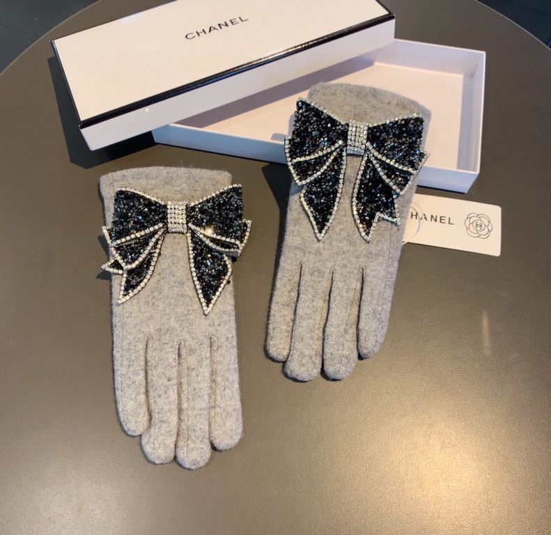 With boxChanel Chanel counter new wool gloves, big bow applique diamond   fashion gloves, fall and winter warm padded lining, super coy bow  , on the hand super comfortable soft, versatile! average size