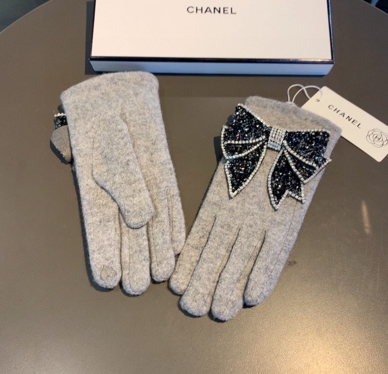 With boxChanel Chanel counter new wool gloves, big bow applique diamond   fashion gloves, fall and winter warm padded lining, super coy bow  , on the hand super comfortable soft, versatile! average size