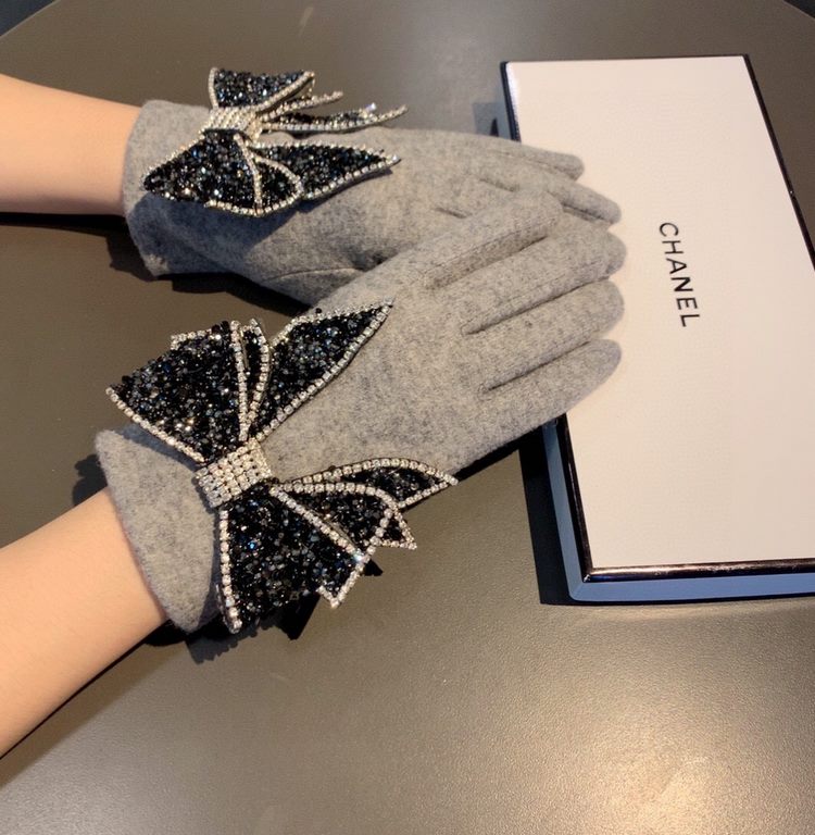 With boxChanel Chanel counter new wool gloves, big bow applique diamond   fashion gloves, fall and winter warm padded lining, super coy bow  , on the hand super comfortable soft, versatile! average size