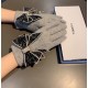 With boxChanel Chanel counter new wool gloves, big bow applique diamond   fashion gloves, fall and winter warm padded lining, super coy bow  , on the hand super comfortable soft, versatile! average size