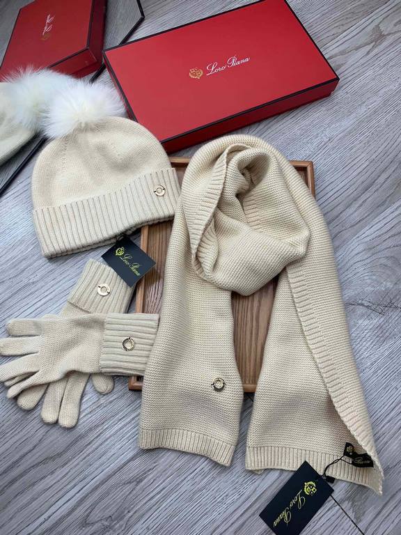 LP. [Three-piece wool suit fox hair hat  scarf  gloves] classic set of hats! Warm and super comfortable ~ winter Miss ageing artifacts Oh ~ this winter you are missing such a set of suit hat la ~ and warm and fashionable