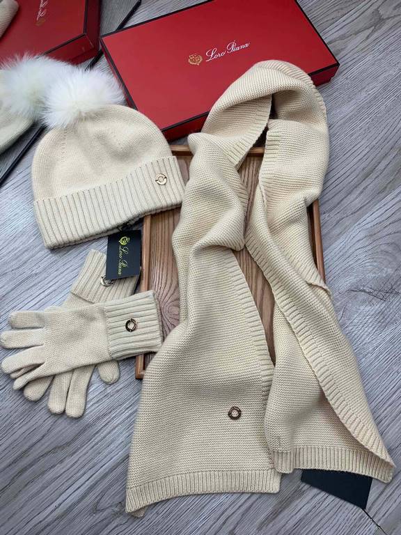 LP. [Three-piece wool suit fox hair hat  scarf  gloves] classic set of hats! Warm and super comfortable ~ winter Miss ageing artifacts Oh ~ this winter you are missing such a set of suit hat la ~ and warm and fashionable