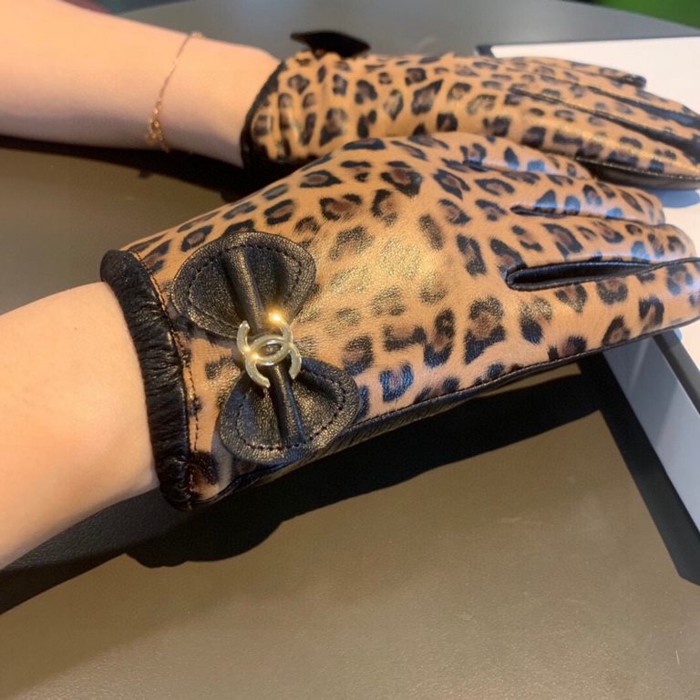 2022 new exclusive first   leopard bow   touch screen gloves Chanel Chanel [original quality] official website synchronization women's new high-grade sheepskin gloves    goddess preferred can not be missed       hundred 