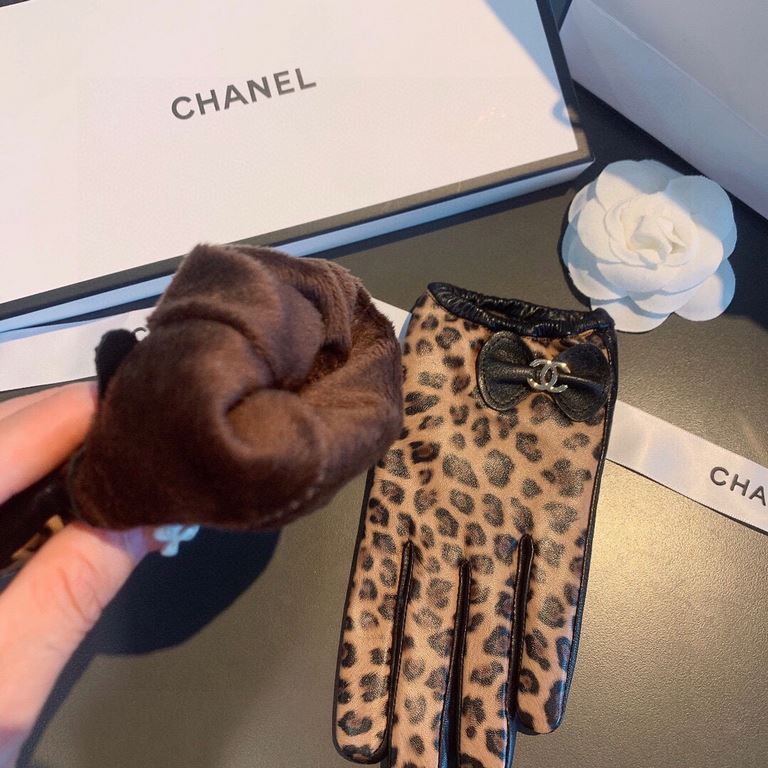 2022 new exclusive first   leopard bow   touch screen gloves Chanel Chanel [original quality] official website synchronization women's new high-grade sheepskin gloves    goddess preferred can not be missed       hundred 